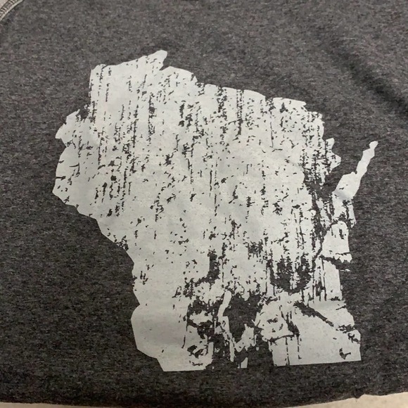 Enza Mens WI State Raglan 3/4 Sleeve length. EUC - Picture 5 of 5